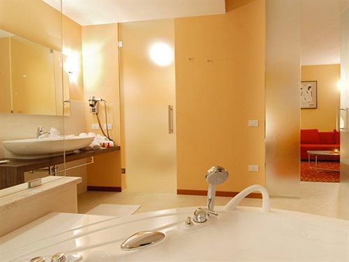 Rosso Frizzante Otel Sorbara Dış mekan fotoğraf