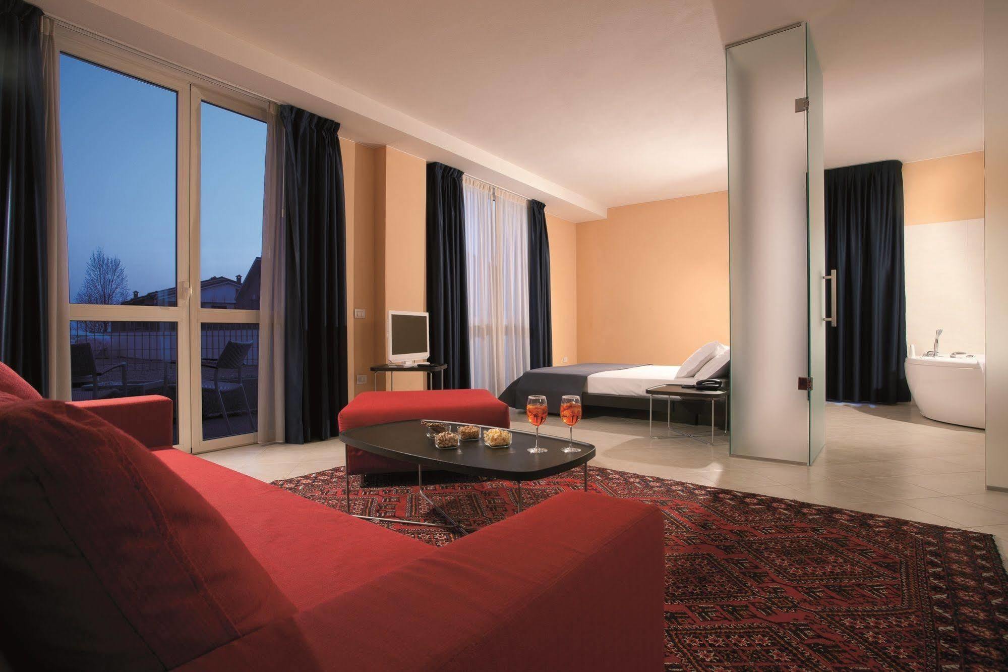 Rosso Frizzante Otel Sorbara Dış mekan fotoğraf